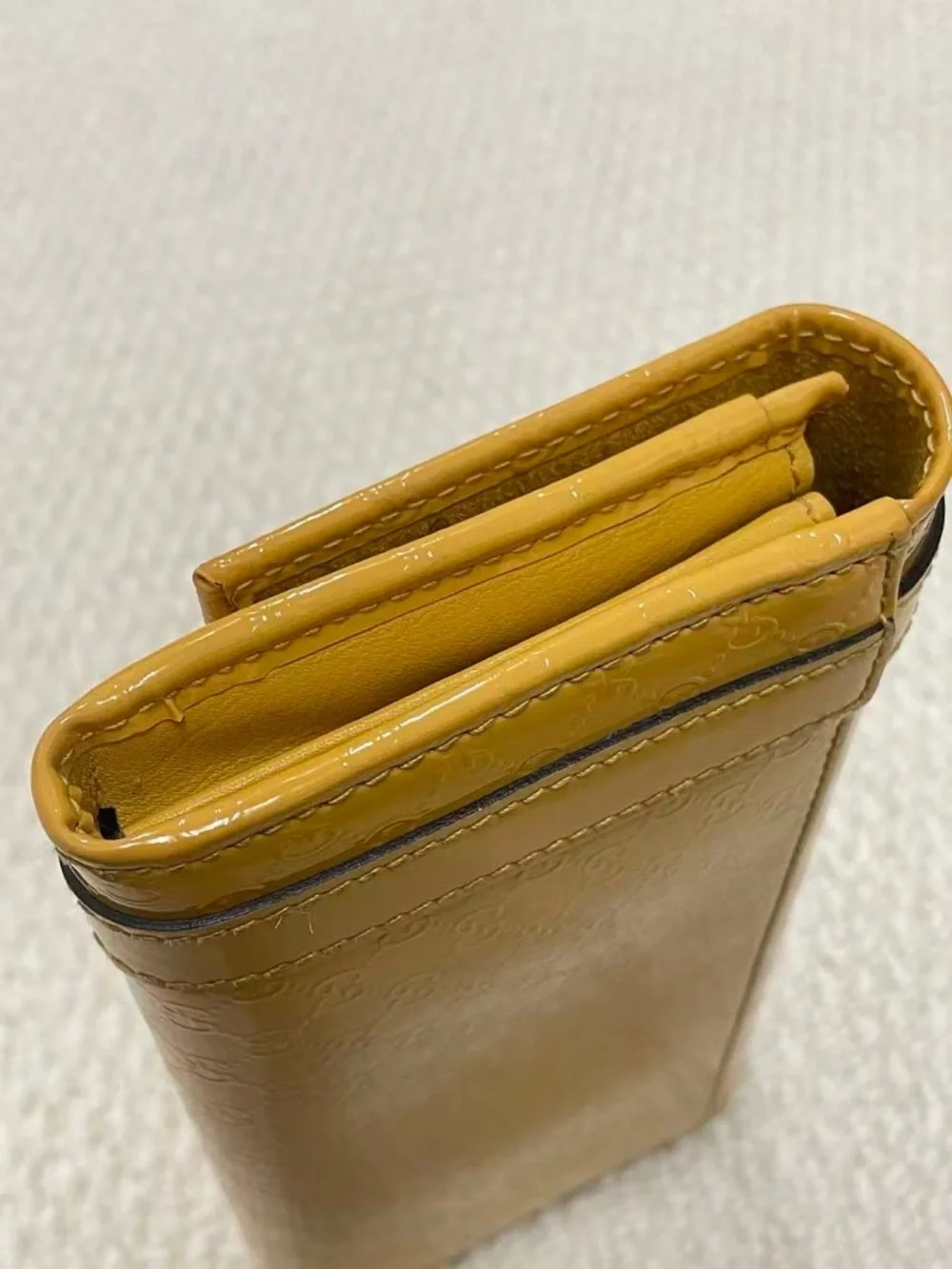 Gucci Wallet With COA Yellow - Picture 9 of 12